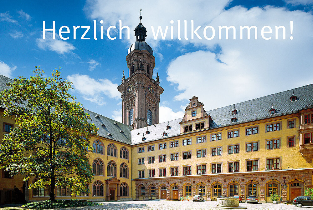 Der Innenhof der "Alten Univsersität" mit Blick auf die Neubaukirche. Der Innenhof der Alten Universität, Sitz der Fakultät, mit Blick auf die Neubaukirche.